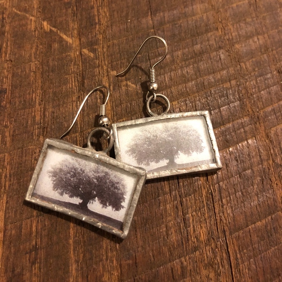 Peaceful Tree Earrings - Picture 1 of 2